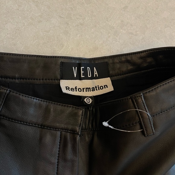 Reformation Veda Leather Cropped Pants In Black Size 12 - Picture 8 of 17